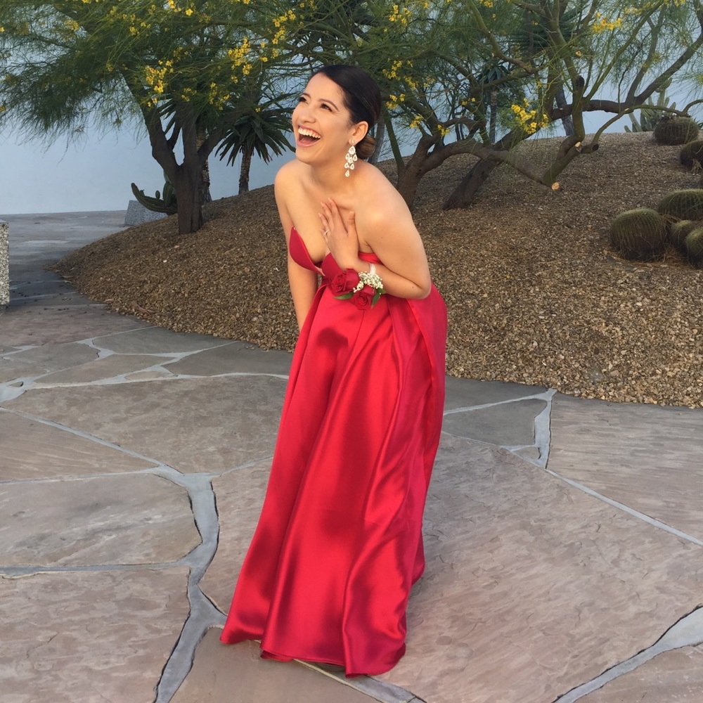Dress - Picture 3 of 3